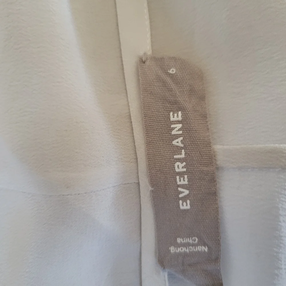 Everlane The Clean Silk V Neck ¾ Sleeve Blouse 6 - Picture 10 of 11